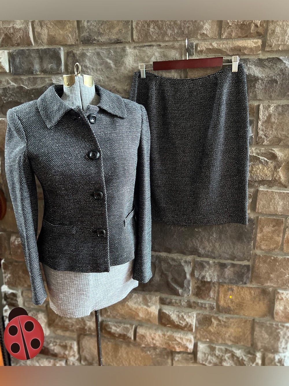 Classic Women's Black Tweed Pencil Skirt Suit -size 8